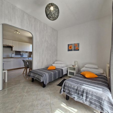 Lily'S Lovely Apartments Fažana Esterno foto