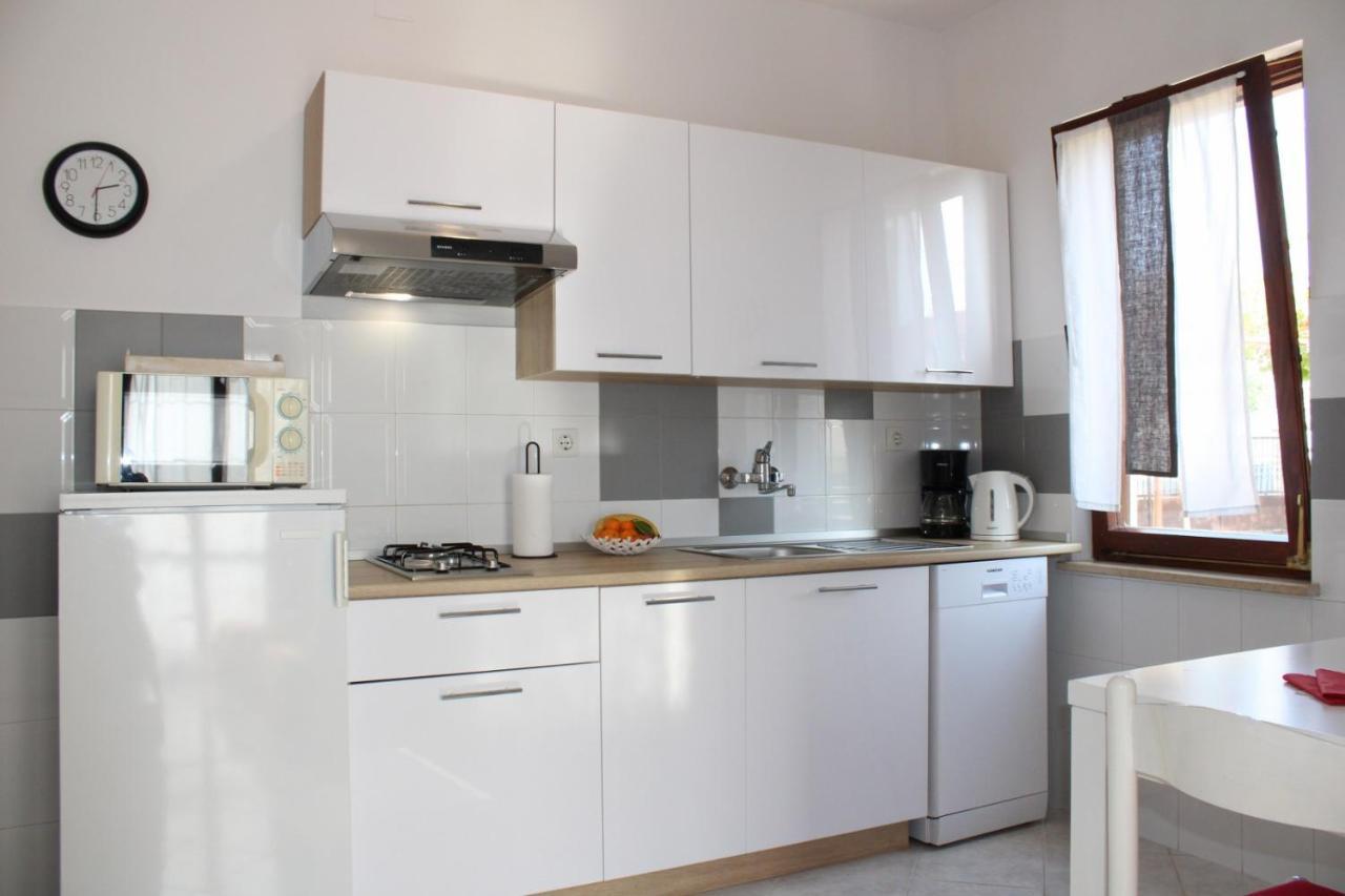 Lily'S Lovely Apartments Fažana Esterno foto