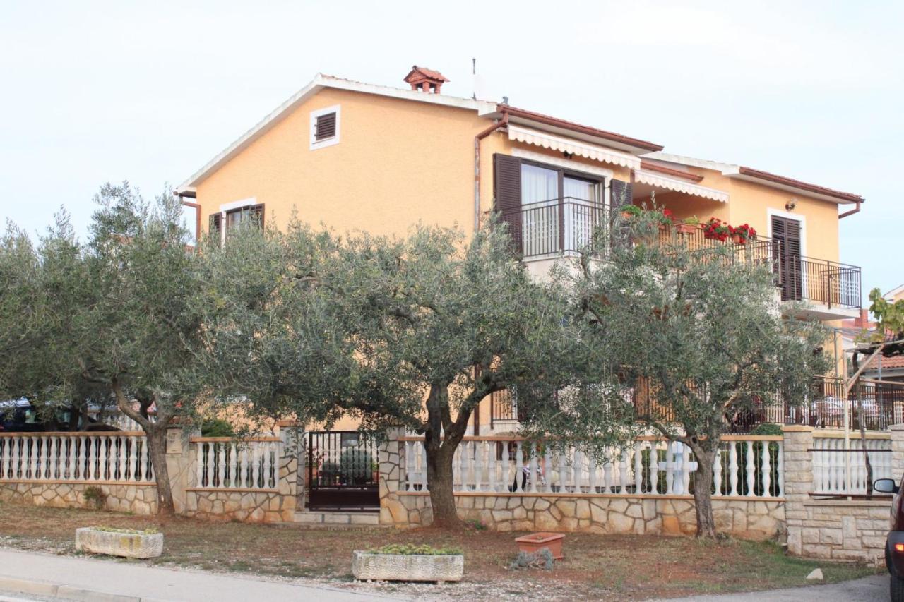 Lily'S Lovely Apartments Fažana Esterno foto