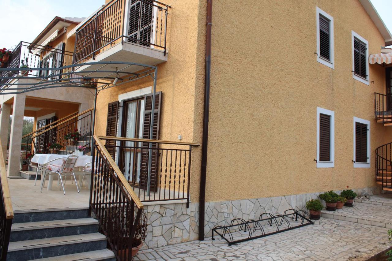 Lily'S Lovely Apartments Fažana Esterno foto