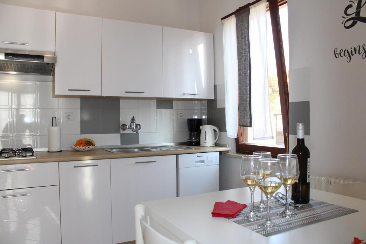 Lily'S Lovely Apartments Fažana Esterno foto