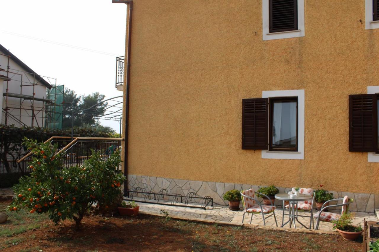 Lily'S Lovely Apartments Fažana Esterno foto