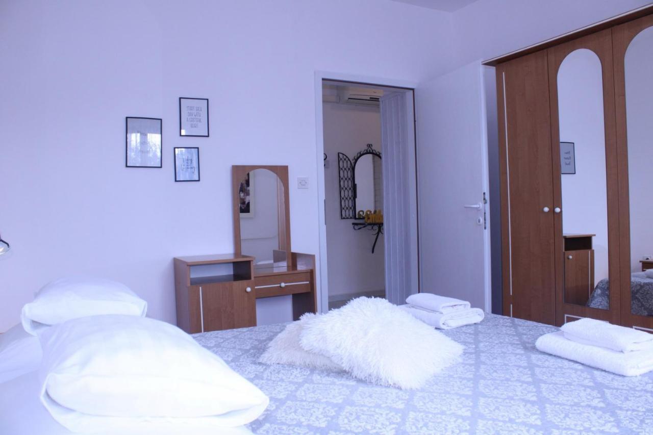 Lily'S Lovely Apartments Fažana Esterno foto