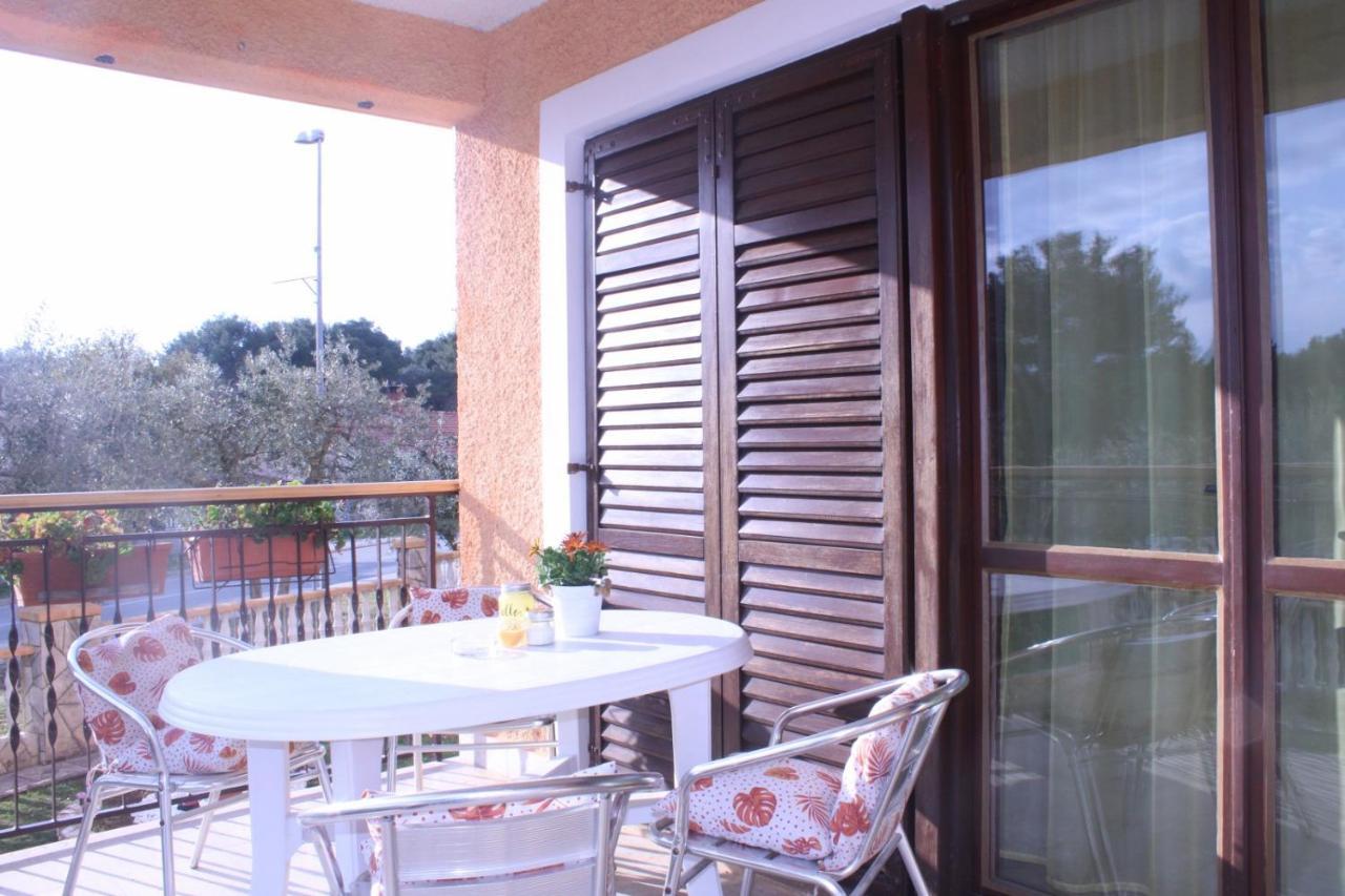 Lily'S Lovely Apartments Fažana Esterno foto