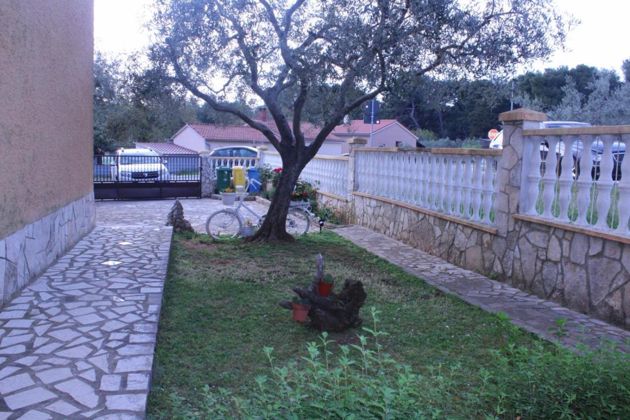 Lily'S Lovely Apartments Fažana Esterno foto