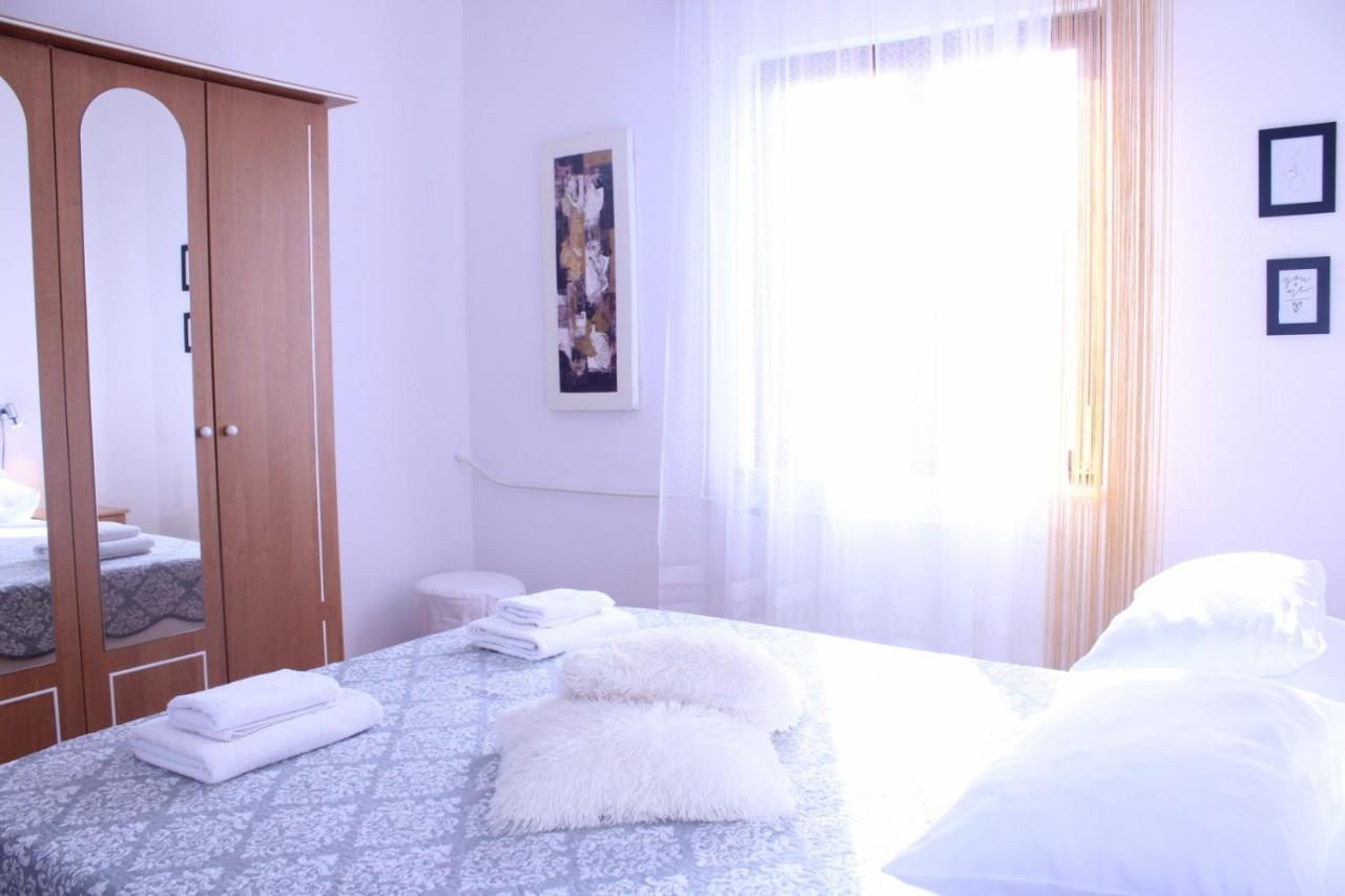 Lily'S Lovely Apartments Fažana Esterno foto